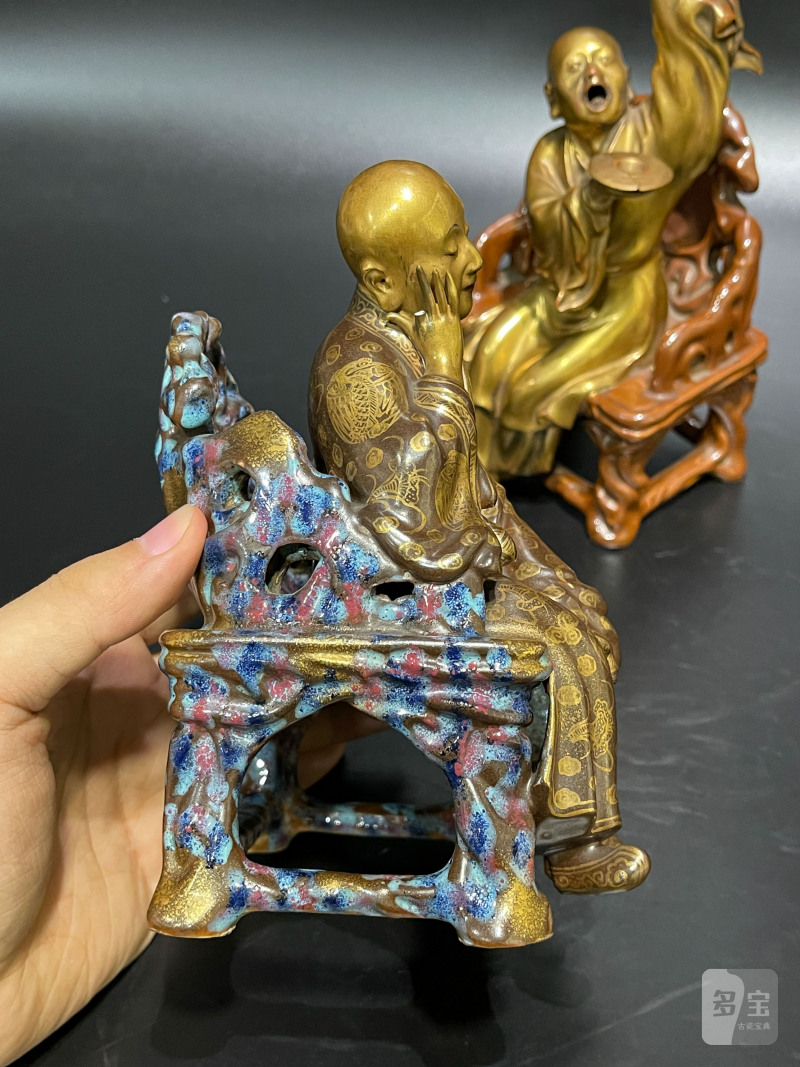 清乾隆 粉彩描金罗汉坐像一对 - 图16